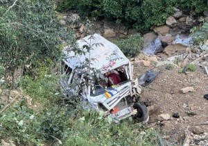 रुकुमबाट दाङ आउँदै गरेको गाडी सल्यानमा दुर्घटना, तीन जनाको घटनास्थलमै मृत्यु