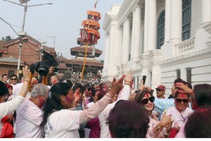 हर्षोल्लासका साथ होली पर्व मनाइँदै (तस्वीर)