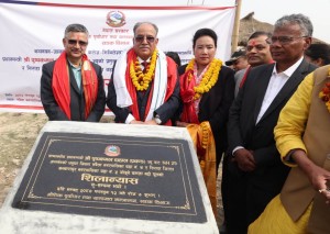 प्रधानमन्त्रीद्वारा धनुषा र सिरहा जोड्ने  पुल शिलान्यास