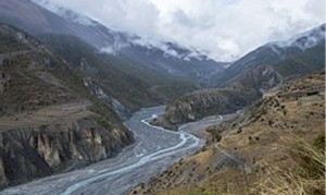 मर्स्याङ्दीमा खसेर प्रहरी जवान बेपत्ता