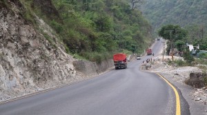 नारायणगढ मुग्लिन सडक खण्डमा दैनिक ४ घण्टा सवारी आवागमन रोकिने 