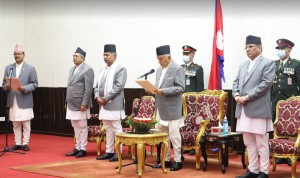 परराष्ट्रमन्त्री साउदले लिए शपथ