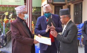 ओलीलाई कानून व्यवसायीले भने : प्रधानन्यायाधीशलाई महाभियोग लगाउन सहयोग गर्नुस्