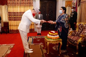 पाँच देशका गैरआवासीय राजदूतले राष्ट्रपति भण्डारी समक्ष बुझाए ओहदाको प्रमाणपत्र