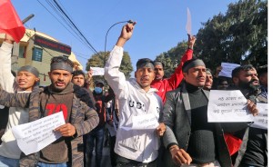 रेशम चौधरीलाई छुटाउन खोजिएको भन्दै एमाले सम्बद्ध विद्यार्थी संगठनद्धारा विरोध प्रदर्शन