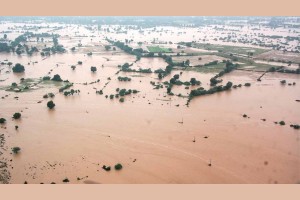 भारतमा भिषण  बाढी, १५ जनाको मृत्यु, १०० बेपत्ता