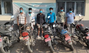 चोरीका मोटरसाइकलसहित ६ जना पक्राउ