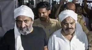 भारतीय पूर्वसांसद अतिक अहमद र उनका दाजुको गोली हानी हत्या