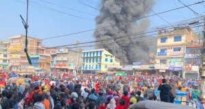 दमौलीको आगलागी चार घण्टापछि नियन्त्रणमा, क्षतिको विवरण आउन बाँकी