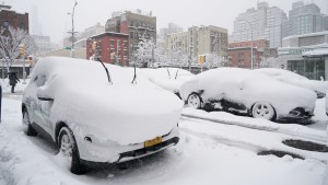 अमेरिकामा भीषण हिमआँधी: ११ हजारभन्दा बढी उडान रद्द, लाखौँ प्रभावित