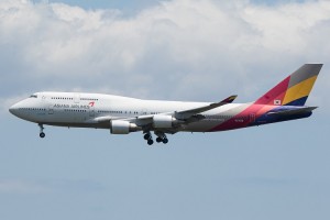 दक्षिण कोरियामा विमान अवतरण हुनुअघि ढोला खोलिदिने एक यात्रु पक्राउ