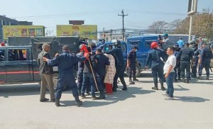 बुटवलको बसपार्क क्षेत्रमा बन्द गराउँदै हिँड्ने १७ जना पक्राउ