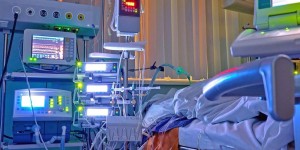 जनशक्तिका अभावले  आइसीयू र भेन्टिलेटर थन्किए