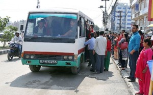 काठमाडौंबाट भोट हाल्न जानेको संख्या बढ्यो, कोटेश्वरमा बिहानैदेखि जाम