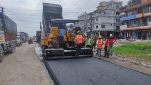 बुटवल–नारायणघाट सडकमा कालोपत्रको परीक्षण सुरु