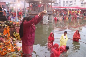 उदाउँदो सूर्यलाई अर्घ्य दिइयो, छठपर्व सम्पन्न