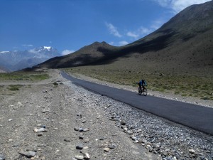 बेनी–जोमसोम सडकमा दैनिक छ घण्टा यातायात बन्द