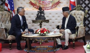 प्रधानमन्त्री देउवा र अमेरिकी सहायक विदेशमन्त्री डोनाल्ड लुबीच भेटवार्ता