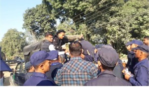 निर्वाचन बिथोल्न खोजेको आरोपमा नेकपा बहुमतका ७ जना कार्यकर्ता पक्राउ