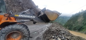 नारायणगढ-मुग्लिन सडकमा पहिरोसँग जुध्न तयारी, उपकरण र जनशक्ति २४सै घण्टा स्ट्यान्डबाइ