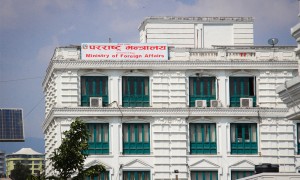 इरानमा रहेका नेपालीलाई सरकारको चेतावनी- 'सकेसम्म छिटो स्वदेश फर्किनू'