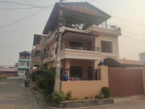 रवि लामिछानेका सवारी चालक छतबाट खसेर गम्भिर घाइते, महामन्त्री ढकालका सवारी चालक नियन्त्रणमा