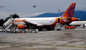 एअर इन्डियालाई ३० लाख भारतीय रुपैयाँ जरिबाना