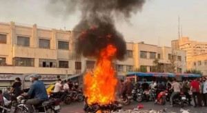 इरानमा हिजाब विरोधी प्रदर्शनमाथि सरकारी दमन, बालबालिकासहित १० जनाको मृत्यु