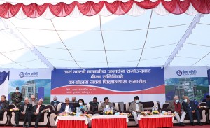 कोरोना बिमाको समस्या समाधानका लागि गृहकार्य भइरहेको छ : अर्थमन्त्री