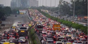 भारतको गुरुग्राममा भीषण बर्षापछि ८ घण्टासम्म ट्राफिक अवरुद्ध