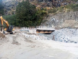 कोरला सडकमा १३ पुल निर्माण, तीन पुल बन्दै