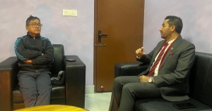 अध्यक्ष लिङदेन र मन्त्री खरेलबिच भेटवार्ता