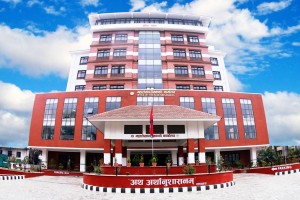 बजेट घाटा एक खर्ब ३७ अर्ब, व्यापार घाटा नौ खर्ब २९ अर्ब