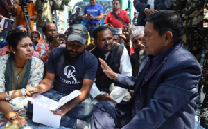 माइतीघर पुगेर आन्दोलनरत समूहसँग गृहमन्त्रीले भेटे 