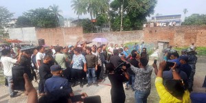 धरानको मतगणना स्थलमा माओवादीको नाराबाजी