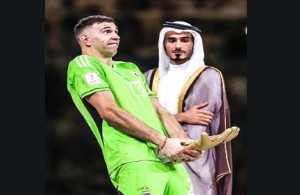 मार्टिनेजले अवार्ड पाएपछि देखाएको ‘अनौठो हर्कत’बारे यस्तो रहेछ कारण...