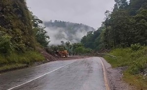 पहिरो हटेपछि मुग्लिन-नारायणगढ सडक दुईतर्फी सञ्चालनमा