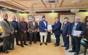 मिटरब्याजबाट पीडितको समस्या समाधान गर्न गठित कार्यदलले गृहमन्त्रीलाई बुझायो प्रतिवेदन