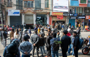 काठमाडौं महानगरको निर्णयविरुद्ध व्यापारीहरू सडकमा 