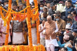 एमाले अध्यक्ष केपी शर्मा ओलीका पिता मोहनप्रसाद ओलीको पशुपतिमा दाहसंस्कार