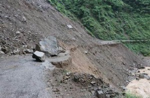 अविरल वर्षाले देशभर सडक सञ्जाल प्रभावित, बिपीदेखि अरनिको राजमार्गसम्म अवरुद्ध