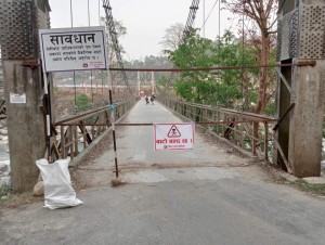 लठ्ठा चुँडिएपछि त्रिशूलीको  पुल बन्द