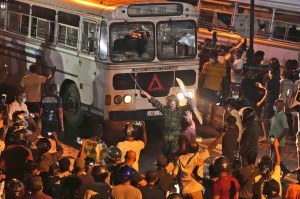 श्रीलंकामा राष्ट्रपति विरुद्धको प्रदर्शन उग्र, संकटकाल घोषणा