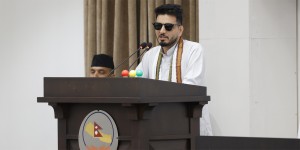 ठेकेदारको खुट्टा भाँच्ने अभिव्यक्तिमाथि मन्त्री लम्सालको स्पष्टीकरण : जिम्मेवार बनाउन खोजेको मात्रै हो