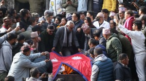 पशुपति आर्यघाटमा अभिनेता सुनिल थापाको अन्त्येष्टि