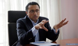 स्वर्णिम वाग्लेले मनोनयन दर्ता गरे