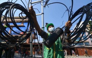 महानगरपालिका भित्रका अव्यवस्थित तार हटाउन सुरु