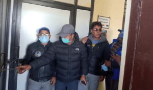 यात्रुहरुद्धारा नेपालगञ्जस्थित नेपाल एयरलाइन्सको कार्यालयमा तालाबन्दी