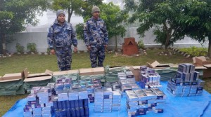 लोमान्थाङबाट २ करोड बढीको भेप बोकेको कन्टेनरसहित १ जना नियन्त्रणमा