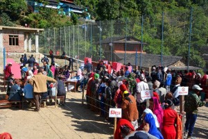 मतदानका लागि तोकिएको नियमित समय सकियो, तर केही ठाउँमा मतदान जारी